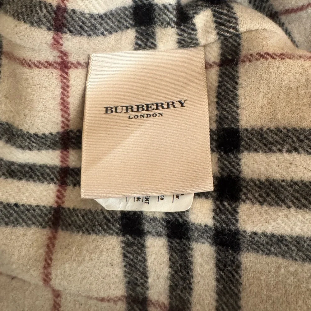 Authentic Burberry Black Quilted Raccoon Fur Hood Cinch Waist Jacket Small‎